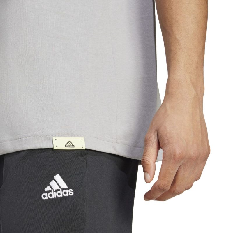 adidas Tech Linear Graphic T-shirt M IY0728